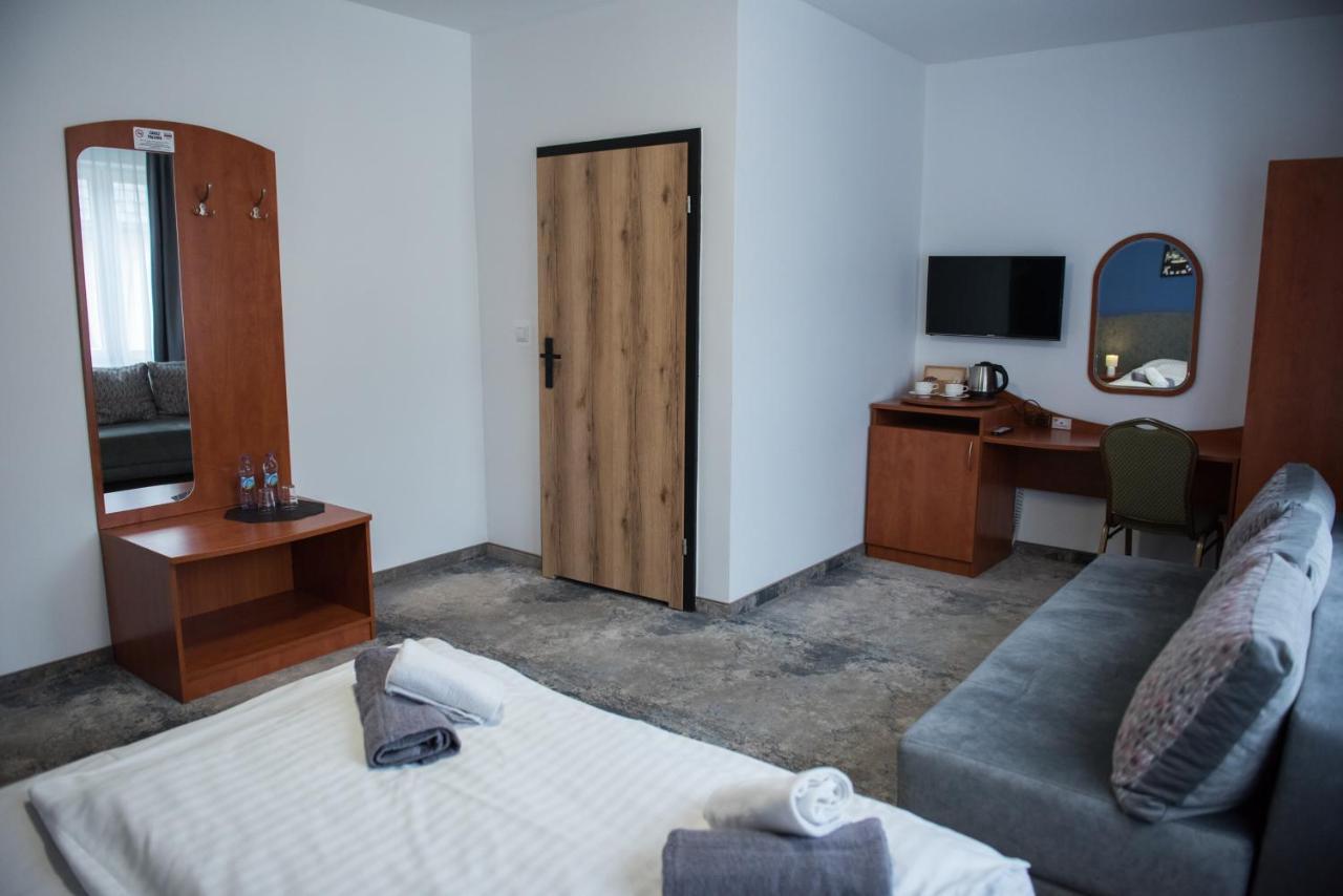 Hotel Paradiso Suchedniow Bagian luar foto