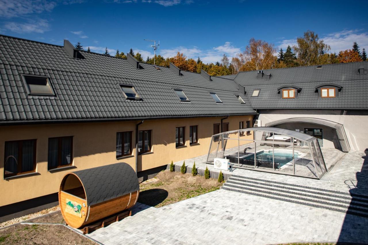 Hotel Paradiso Suchedniow Bagian luar foto