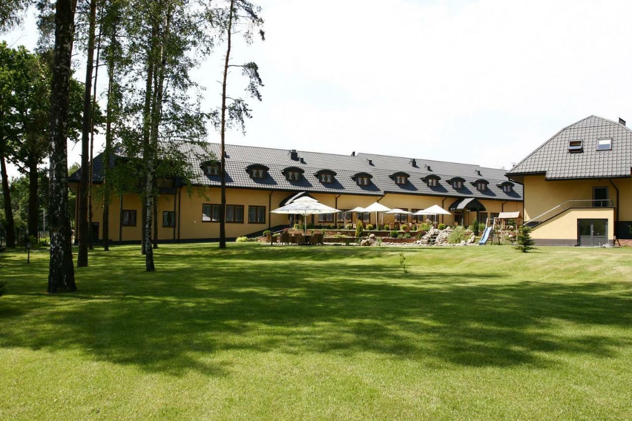 Hotel Paradiso Suchedniow Bagian luar foto